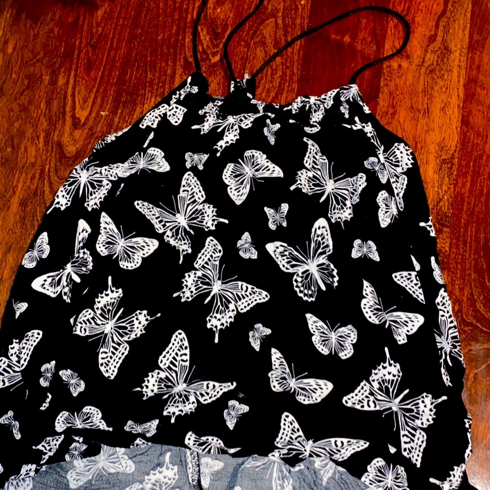 I’m selling a cute butterfly top